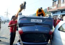 कंडीसौड़ के समीप कार सड़क पर पलटी,दो महिला डाक्टर सहित चार घायल