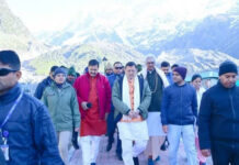 केदारनाथ धाम में पुनर्निर्माण कार्यों के निरीक्षण को पहुंचे मुख्यमंत्री धामी