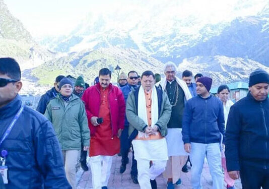 केदारनाथ धाम में पुनर्निर्माण कार्यों के निरीक्षण को पहुंचे मुख्यमंत्री धामी