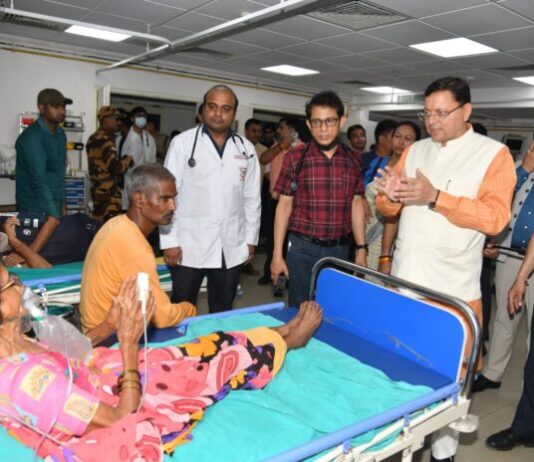 सीएम धामी ने किया राजकीय दून मेडिकल कॉलेज का औचक निरीक्षण