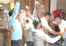 कांग्रेसियों ने किया सीएम धामी के दौरे का विरोध