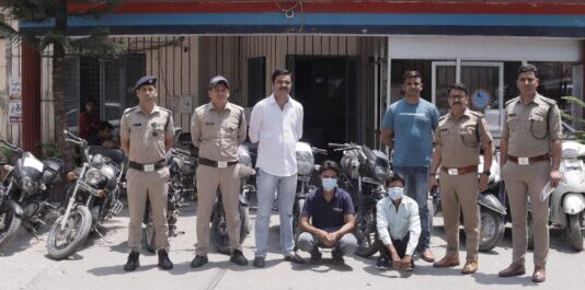 चोरी के दस दुपहिया वाहनों के साथ दो शातिर गिरफ्तार