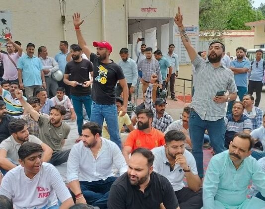 क्षत्रिय समाज ने घेरी कोतवाली, भीम आर्मी के प्रदेश अध्यक्ष के खिलाफ मुकदमा दर्ज करने की मांग