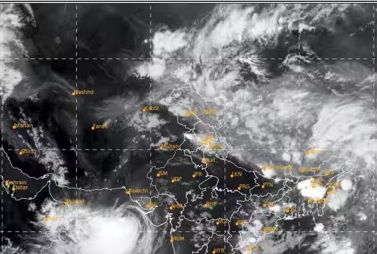 बिपरजॉय: गुजरात का हाल बेहाल, भारी बारिश ने बढ़ाई बाढ़ की सम्भावना