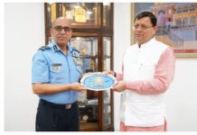 सीएम धामी से एयर ऑफिसर कमांडिंग इन चीफ ने की मुलाकत