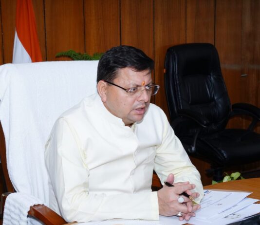 सीएम धामी ने बाढ़ से प्रभावित इलाकों का किया दौरा