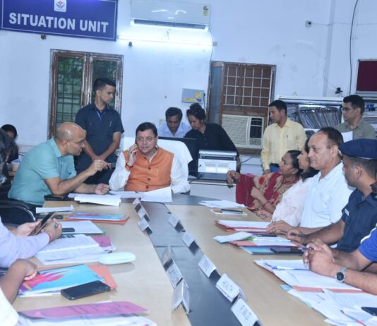 सीएम धामी ने जिलाधिकारियों को अलर्ट मोड पर रहने के दिए निर्देश