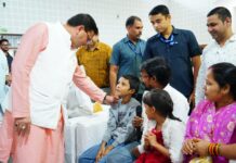 सीएम धामी ने किया स्वनिधि परिवार के लाभार्थियों के साथ संवाद