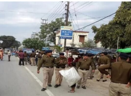 मॉल के बाहर मिला महिला का शव, दुराचार के बाद हत्या की आशंका