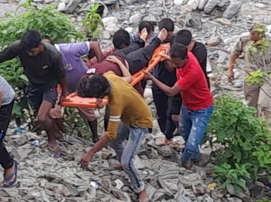 जलाभिषेक करने मंदिर गयी दो युवतियों की पैर फिसलने से मौत