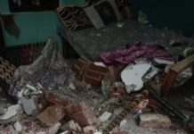 घर की छत का एक हिस्सा टूटकर गिरा,मलबे में पति-पत्नी दबे