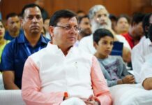 सीएम धामी ने पीएम स्वनिधि परिवार के साथ सुनी पीएम मोदी के मन की बात