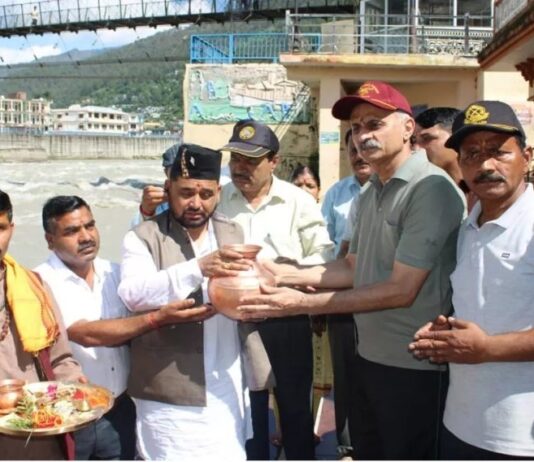 सैन्यधाम के लिए उत्तरकाशी से भेजा गया गंगाजल