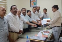 राष्ट्रपिता महात्मा गांधी की प्रतिमा तोड़ने का प्रयास