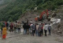 बदरीनाथ हाईवे बंद, पांडुकेश्वर में रोके गये वहन