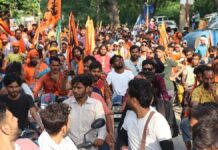 सावन की महाशिवरात्रि पर नीलकंठ महादेव मंदिर में लाखों ने किया जलाभिषेक