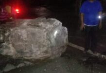 सहस्त्रधारा में पहाड़ से गिरा बोल्डर, दुकान क्षतिग्रस्त