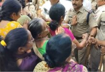 महिलाओं ने रोका मंत्री अग्रवाल का काफिला