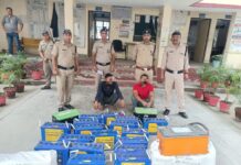 ई-रिक्शाः शोरूम के ताले तोड़कर लाखों का सामान चोरी, दो गिरफ्तार