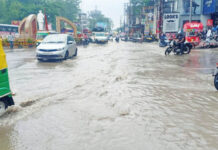 नहीं सुधरा ड्रेनेज सिस्टम, तिकुनिया चौराहे पर जलभराव