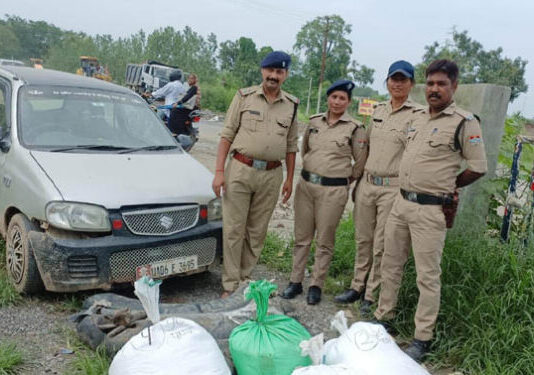 पुलिस ने पकड़ा कच्ची शराब का जखीरा