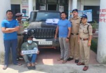 अंर्तराज्यीय वाहन चोर गिरोह का सदस्य चोरी की गाड़ी समेत चढ़ा मित्र पुलिस के हत्थे