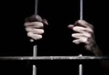 किशोरी से पुजारी ने की छेड़छाड