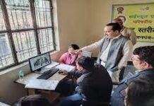 डीएम ने किया परीक्षा केन्द्र का औचक निरीक्षण