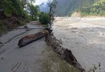 उत्तराखंड में भूस्खलन से कई गांव जिला मुख्यालय से कटे