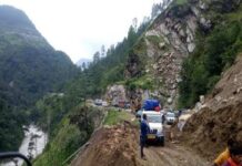 गंगोत्री नेशनल हाईवे आठ घंटे रहा अवरुद्ध