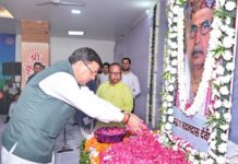 सीएम धामी ने मदन दास देवी को दी श्रद्धांजलि