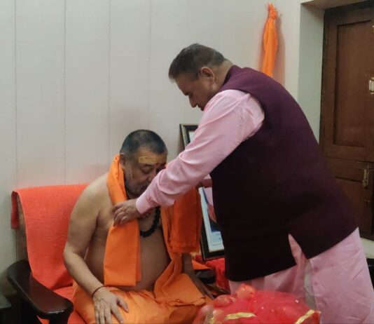 कैबिनेट मंत्री गणेश जोशी ने लिया जगतगुरु शंकराचार्य से आशीर्वाद