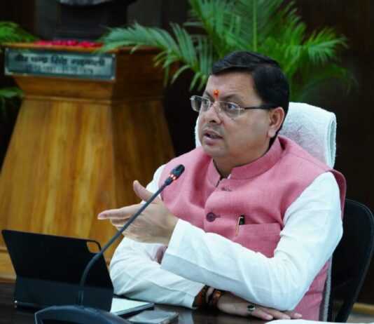 सीएम धामी ने की केन्द्र पोषित योजनाओं एवं बाह्य सहायतित परियोजनाओं की समीक्षा बैठक