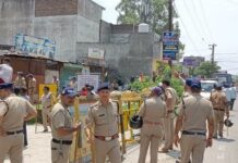 कड़ी सुरक्षा व्यवस्था के बीच ध्वस्त की दो मजारें