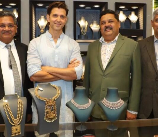 अभिनेता ऋतिक ने किया दून में ज्वेलर्स शोरूम का उद्घाटन