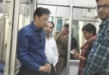 कुमांऊ आयुक्त ने रजिस्ट्रार ऑफिस में की छापेमारी