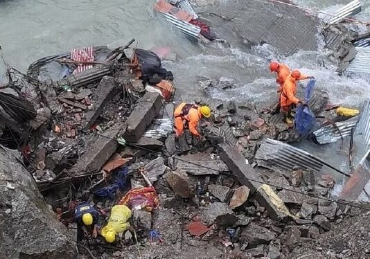 खराब मौसम के कारण सीएम का गौरीकुंड दौरा रद्द,लापता 17 लोगों की तलाश जारी