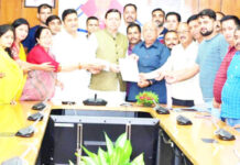 सरिता आर्या ने सीएम धामी को आपदा से हुए नुकसान की दी जानकारी