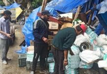 गौरीकुंड में प्रशासन ने हाईवे किनारे बनाई गयी 40 दुकानों को किया ध्वस्त