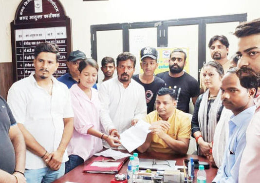 यूथ कांग्रेसियों ने नगर आयुक्त का किया घेराव