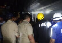 मुख्य बाजार की दुकानों में लगी भीषण आग, लाखों का सामान खाक