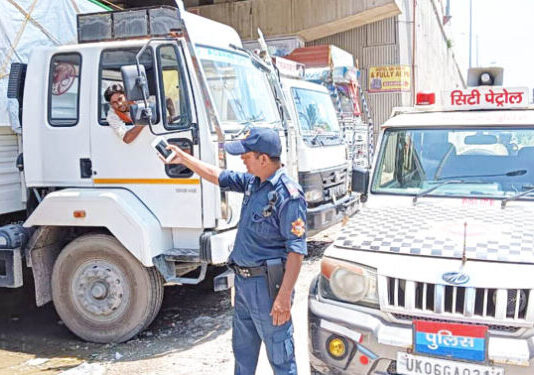 सीपीयू की नो पार्किंग में खड़े वाहनों के खिलाफ कार्रवाई