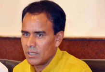 स्वास्थ्य मंत्री रावत के वाहन पर गिरा पेड़, बाल-बाल बचे