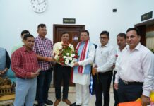 सूचना महानिदेशक समेत अधिकारियों ने सीएम से भेंट कर दी जन्म दिवस की शुभकामनायें