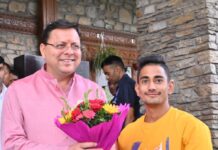 हैरतअंगेज स्टंट कलाबाज चमन वर्मा ने की सीएम धामी से भेंट