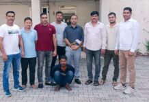 पुलिसकर्मी की आंख फोड़कर फरार हुआ 50 हजार का ईनामी गिरफ्तार