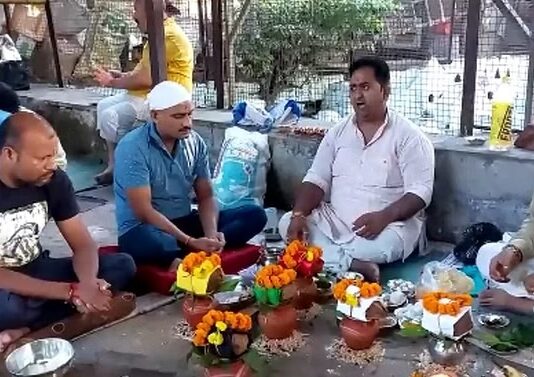 पितृ पक्ष शुरू,अनुष्ठान के लिए धर्मनगरी पहुंचे लोग