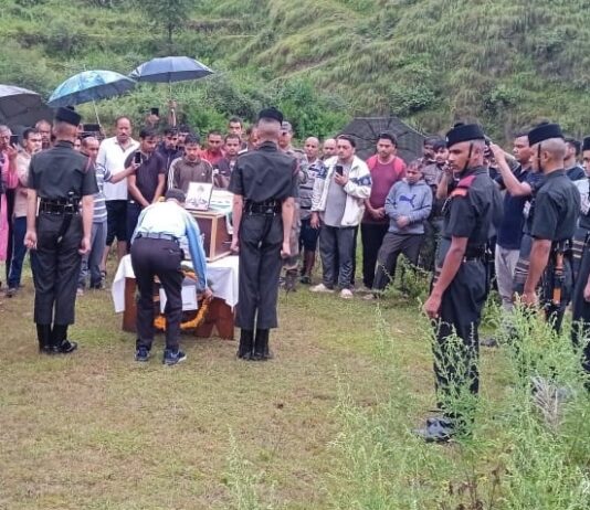 नम आंखों से दी गई शहीद दीपेंद्र को अंतिम विदाई