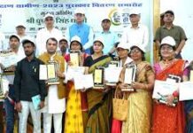 मुख्यमंत्री धामी ने 15 ग्राम पचायतों को किया सम्मानित