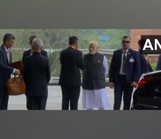 प्रधानमंत्री मोदी ने जी20 शिखर सम्मेलन आयोजन स्थल पर विश्व नेताओं का किया स्वागत